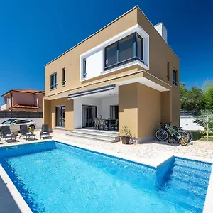 https://villa-sunce-pula.pula-hotels.org